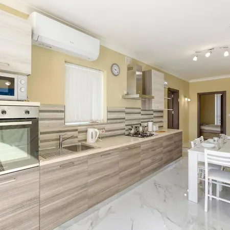 Daire Penthouse, Seaview, Beautiful 2br 4