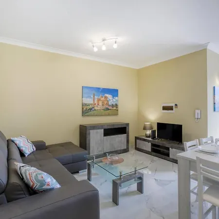 Penthouse, Seaview, Beautiful 2br 4 Daire *