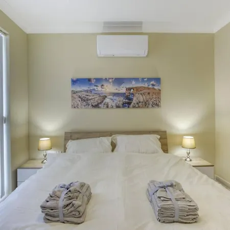 Penthouse, Seaview, Beautiful 2br 4 Daire