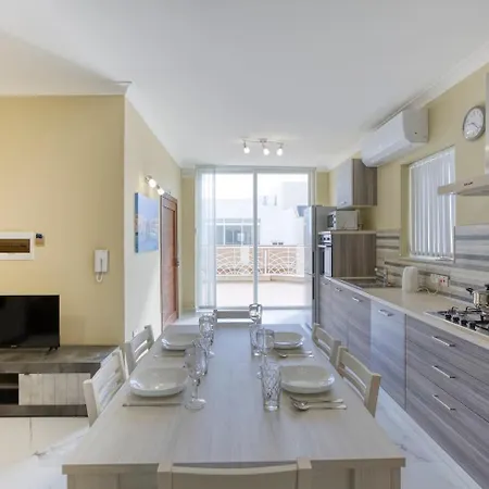 Penthouse, Seaview, Beautiful 2br 4 Daire *