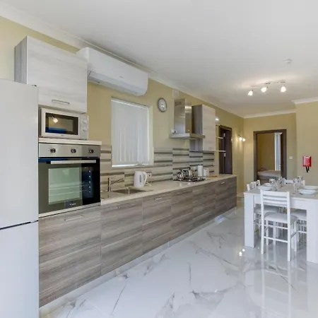 Penthouse, Seaview, Beautiful 2br 4 Daire *