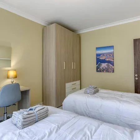 Daire Penthouse, Seaview, Beautiful 2br 4 *
