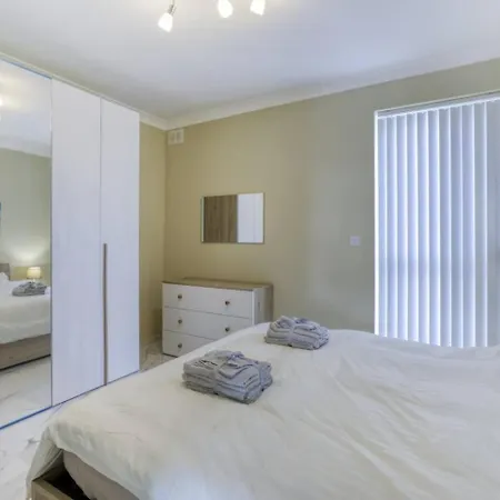 Penthouse, Seaview, Beautiful 2br 4 Marsaskala