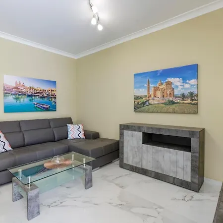 Penthouse, Seaview, Beautiful 2br 4