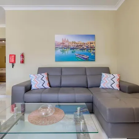 Daire Penthouse, Seaview, Beautiful 2br 4 Marsaskala
