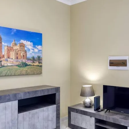 Penthouse, Seaview, Beautiful 2br 4