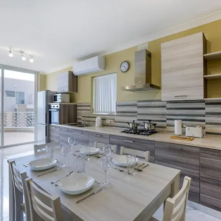Daire Penthouse, Seaview, Beautiful 2br 4 *