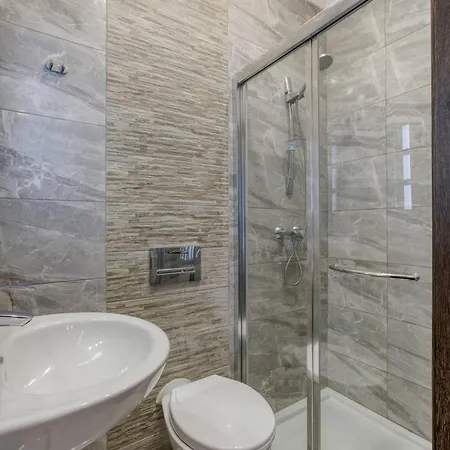 Penthouse, Seaview, Beautiful 2br 4 Daire