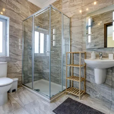 Penthouse, Seaview, Beautiful 2br 4 *