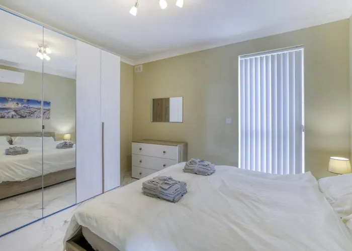 Penthouse, Seaview, Beautiful 2br 4 Marsaskala