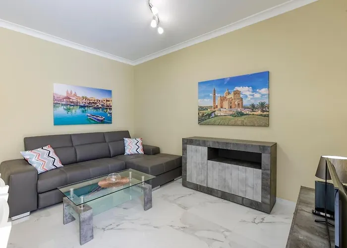 Penthouse, Seaview, Beautiful 2br 4