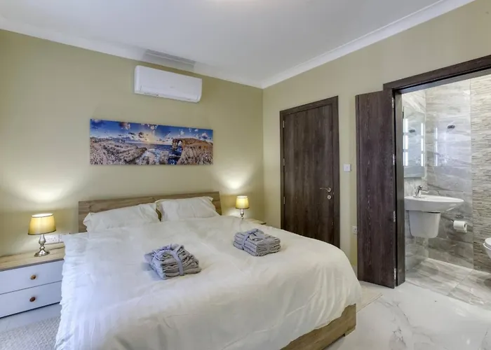 Penthouse, Seaview, Beautiful 2br 4 *