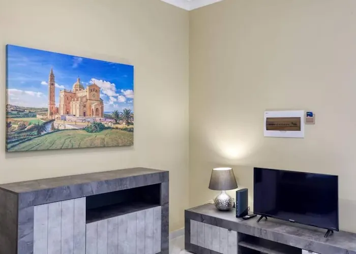 Penthouse, Seaview, Beautiful 2br 4